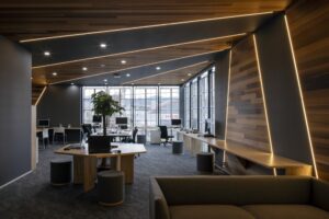 木造事務所内観