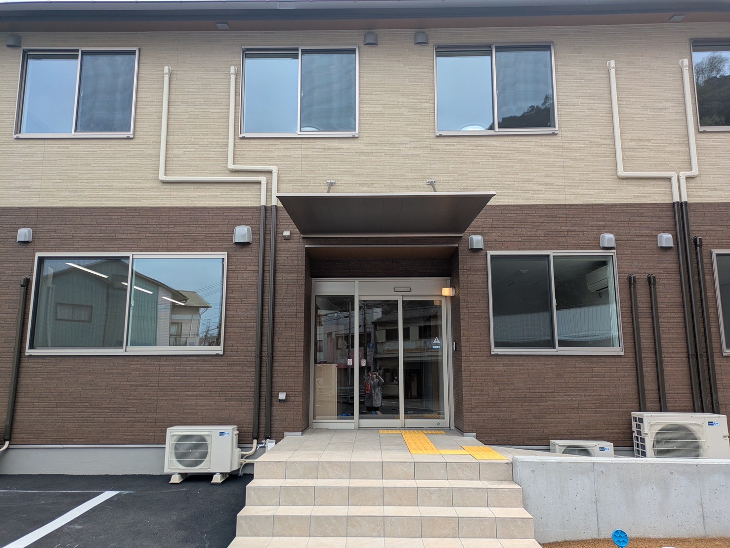 住宅型有料老人ホーム（ナーシングホーム）入口